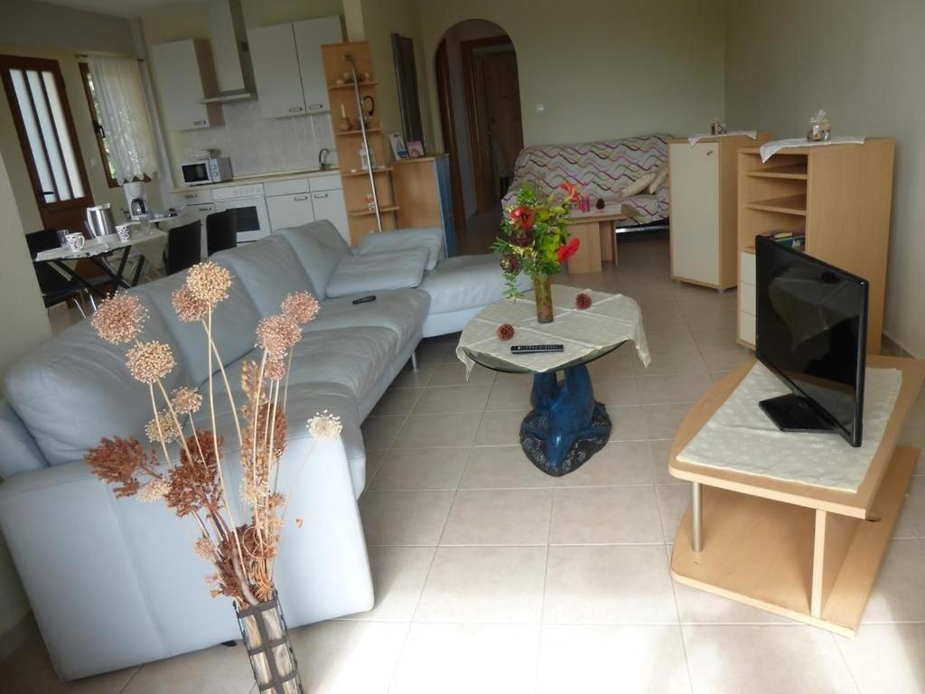 Anesis Apartments Agia Marina  Luaran gambar