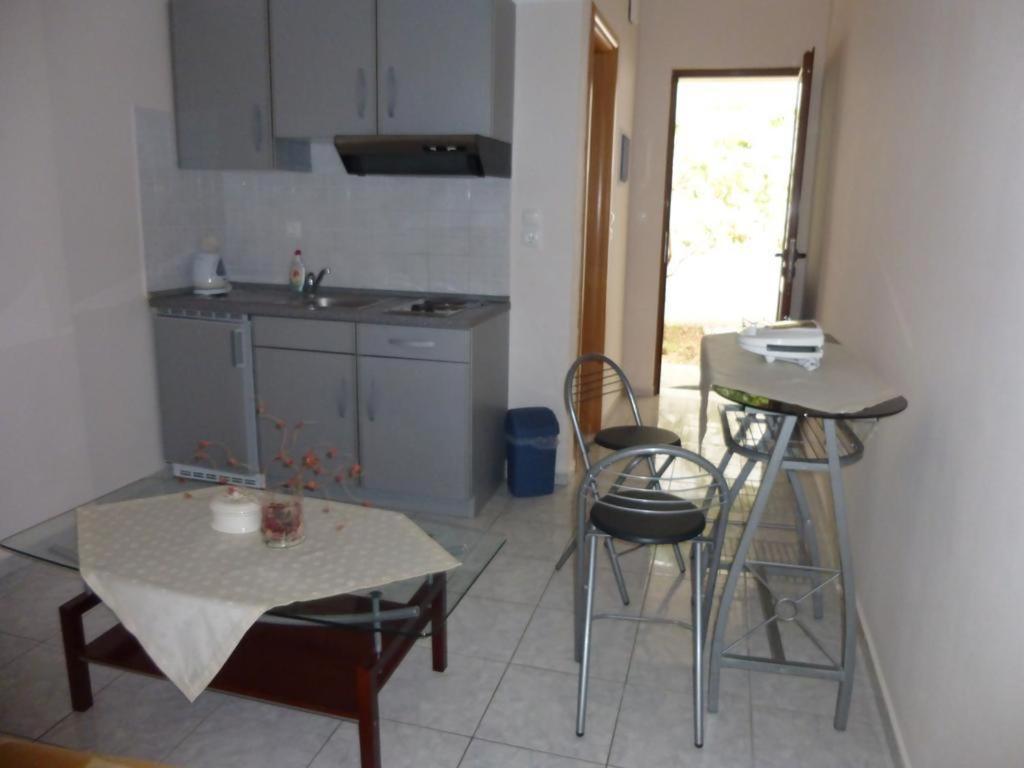 Anesis Apartments Agia Marina  Luaran gambar